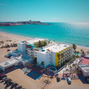 Vista aérea del Hotel Playa Bonita Resort frente al mar en Puerto Peñasco, Sonora, México
