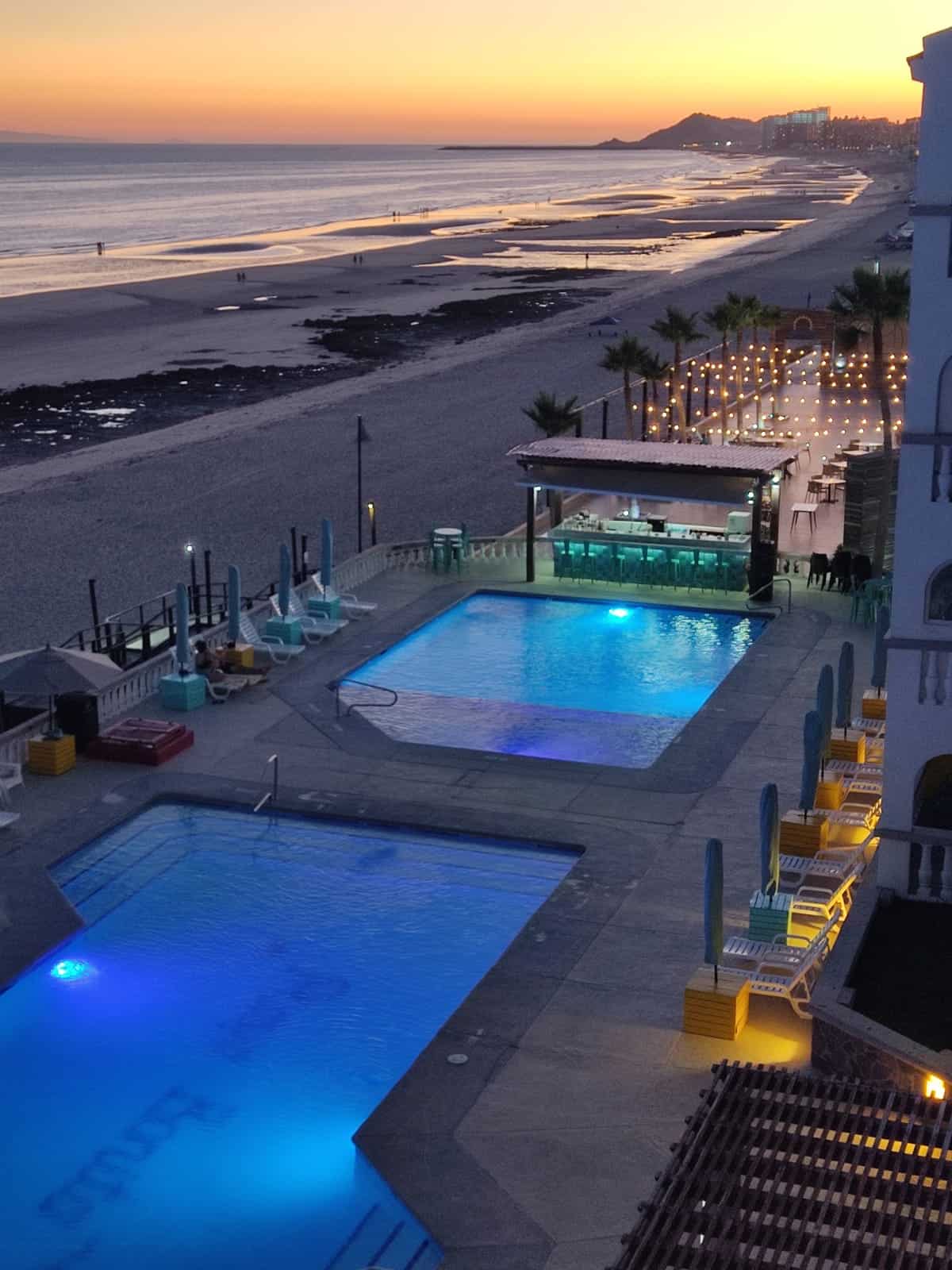 Pool and jacuzzi facing the sea at Playa Bonita Resort